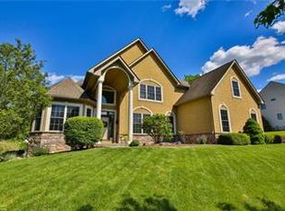 16 Spring Wood Dr, Allentown, PA 18104