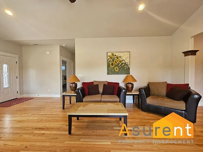 1160 Boulder Ridge St — Photo 3