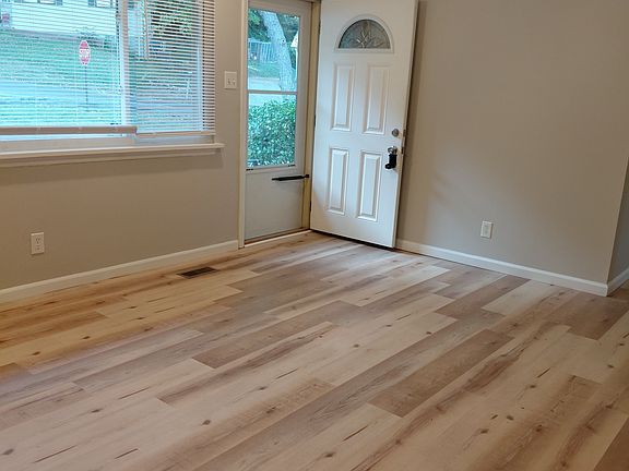 5th image of 108 Appletree Ct