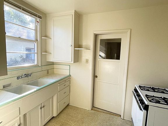 3rd image of 1225 S Garfield Ave #76xw9ktct