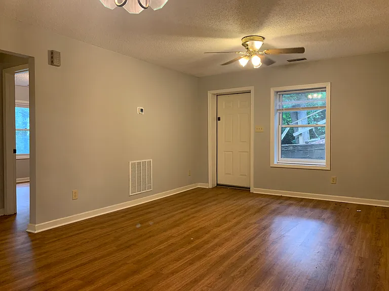 453 Kenilworth Rd #C — Photo 5