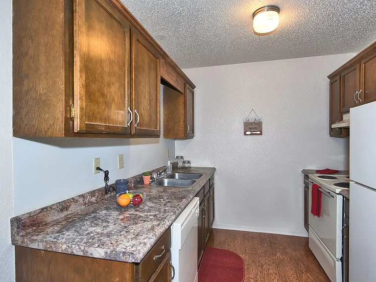 South Point Apartments — Photo 9