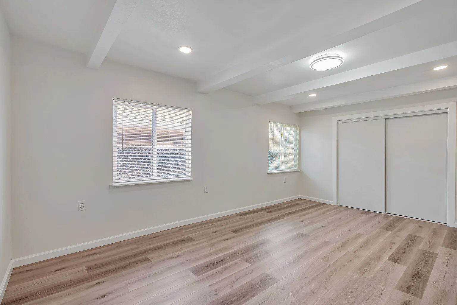 77 Breaker Dr photo 1