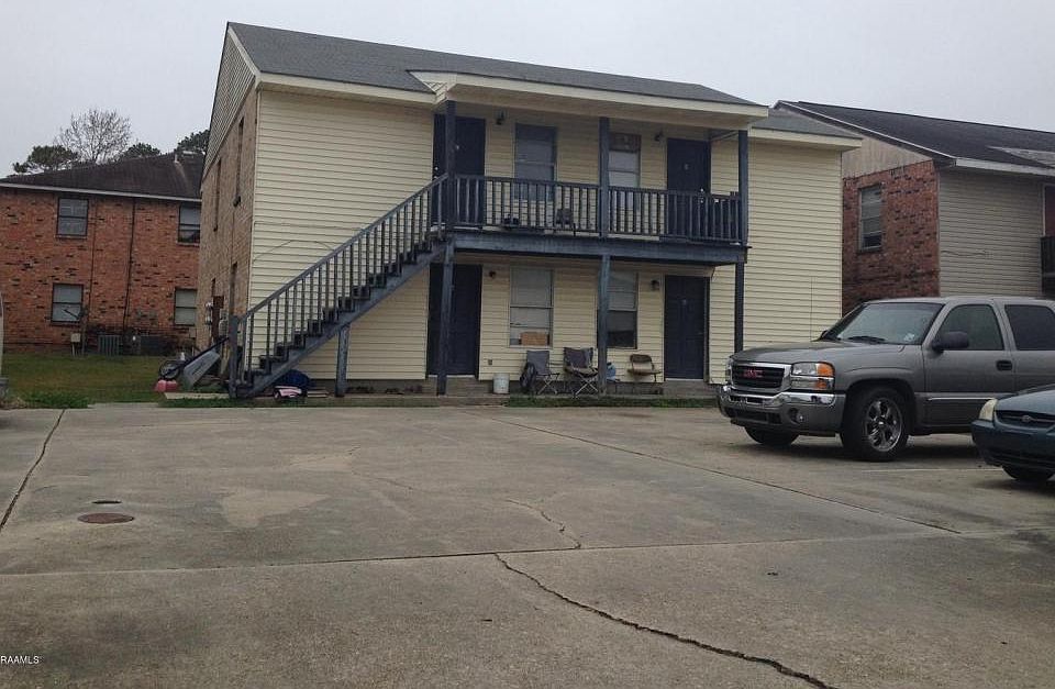 1st image of 403 Vieux Orleans Cir