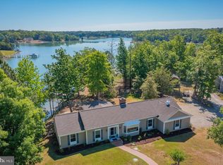 127 Tilden Ln, Weems, VA 22576
