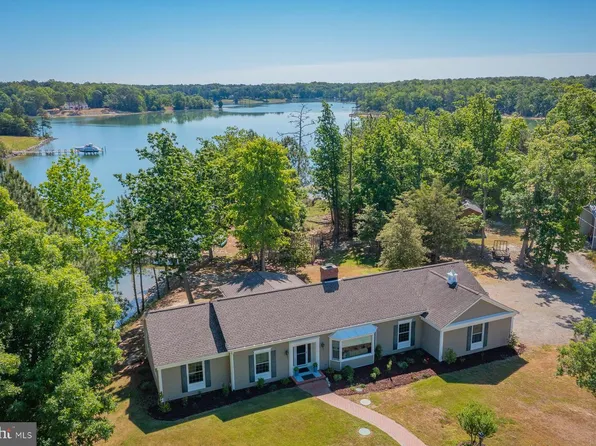 127 Tilden Ln, Weems, VA 22576