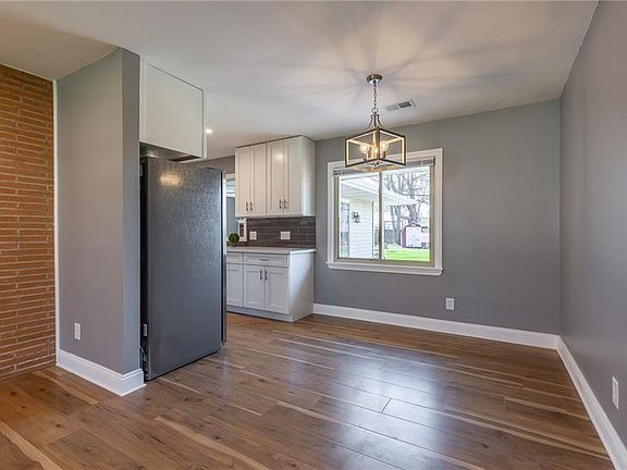 3rd image of 6066 Cedarwood Rd