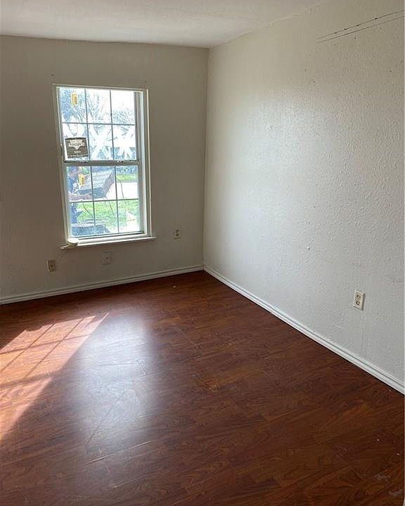 2nd image of 307 W 3rd St