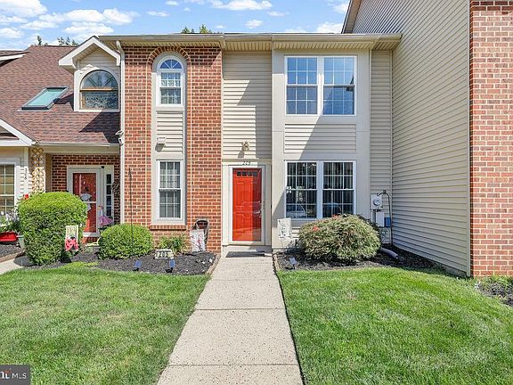 3rd image of 205 Royal Dr