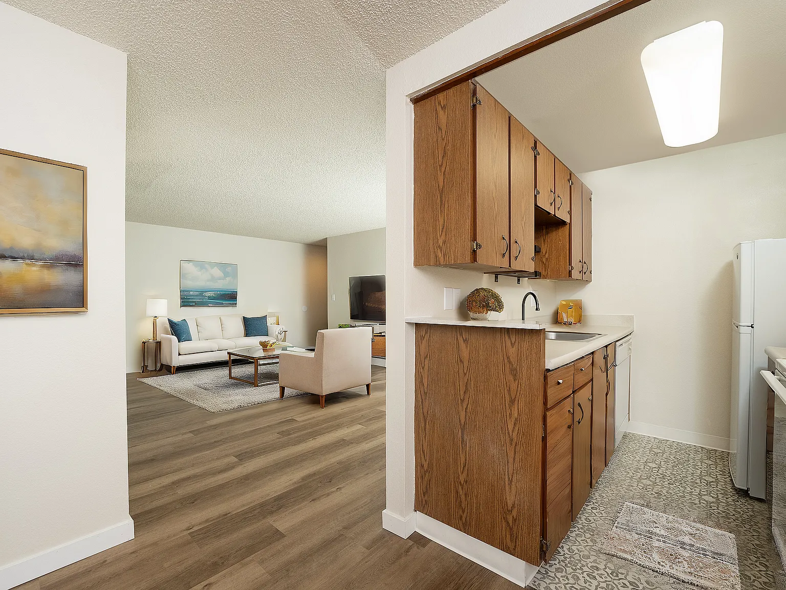 Los Altos Apartments — Photo 4