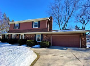 1921 Ruben Dr, Waukesha, WI 53186