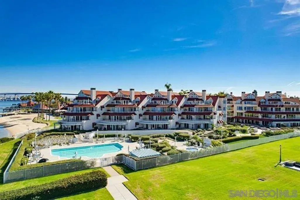 2 bed, 2.5 bath, 1800 sqft, $14,500 — Photo 2