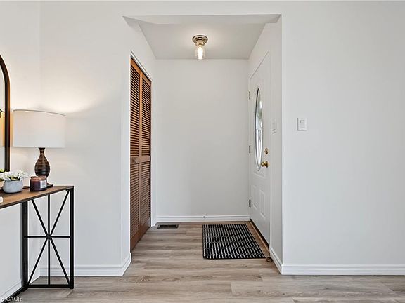 2nd image of 589 Mohawk Rd W