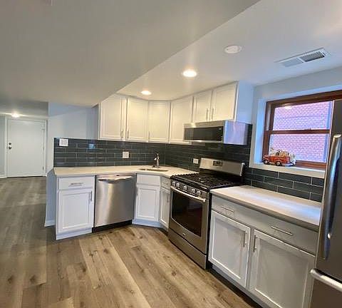 3rd image of 5055 W Warwick Ave #G