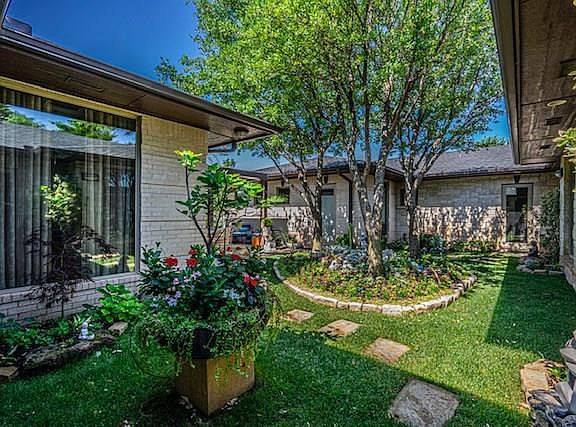 4th image of 8405 Surrey Pl