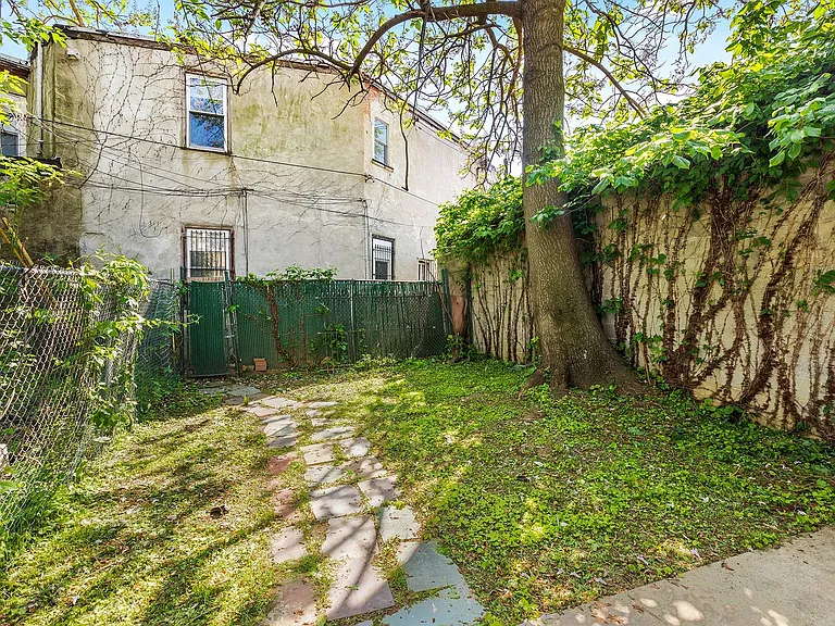 Lancaster_3950 — Photo 17