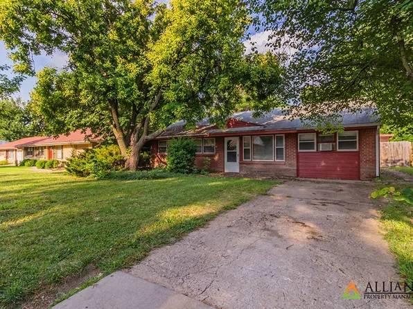 1525 Hartford Rd, Manhattan, KS 66502