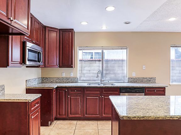 3rd image of 2024 E Loraine St