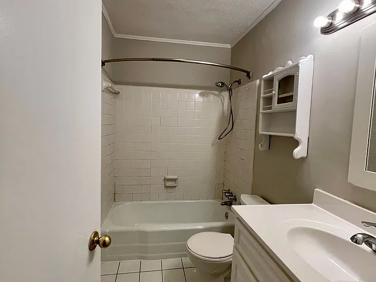 202 West Poplar — Photo 7