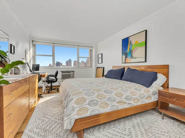 75 Henry Street image 1 of 8