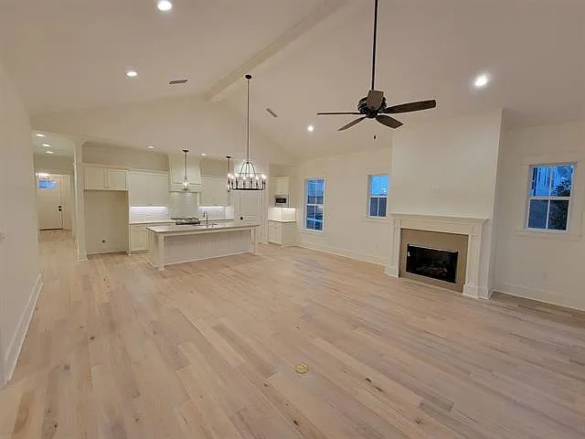 3 bed, 2.0 bath, 1964 sqft, $3,500 — Photo 4