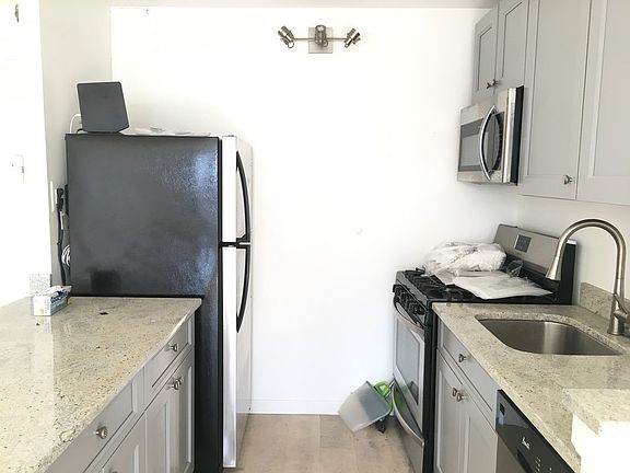 2nd image of 829 Greenwood Ave APT 7H