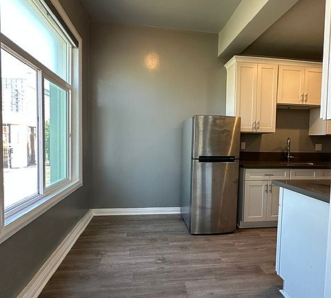 2nd image of 3109 W 6th St #7