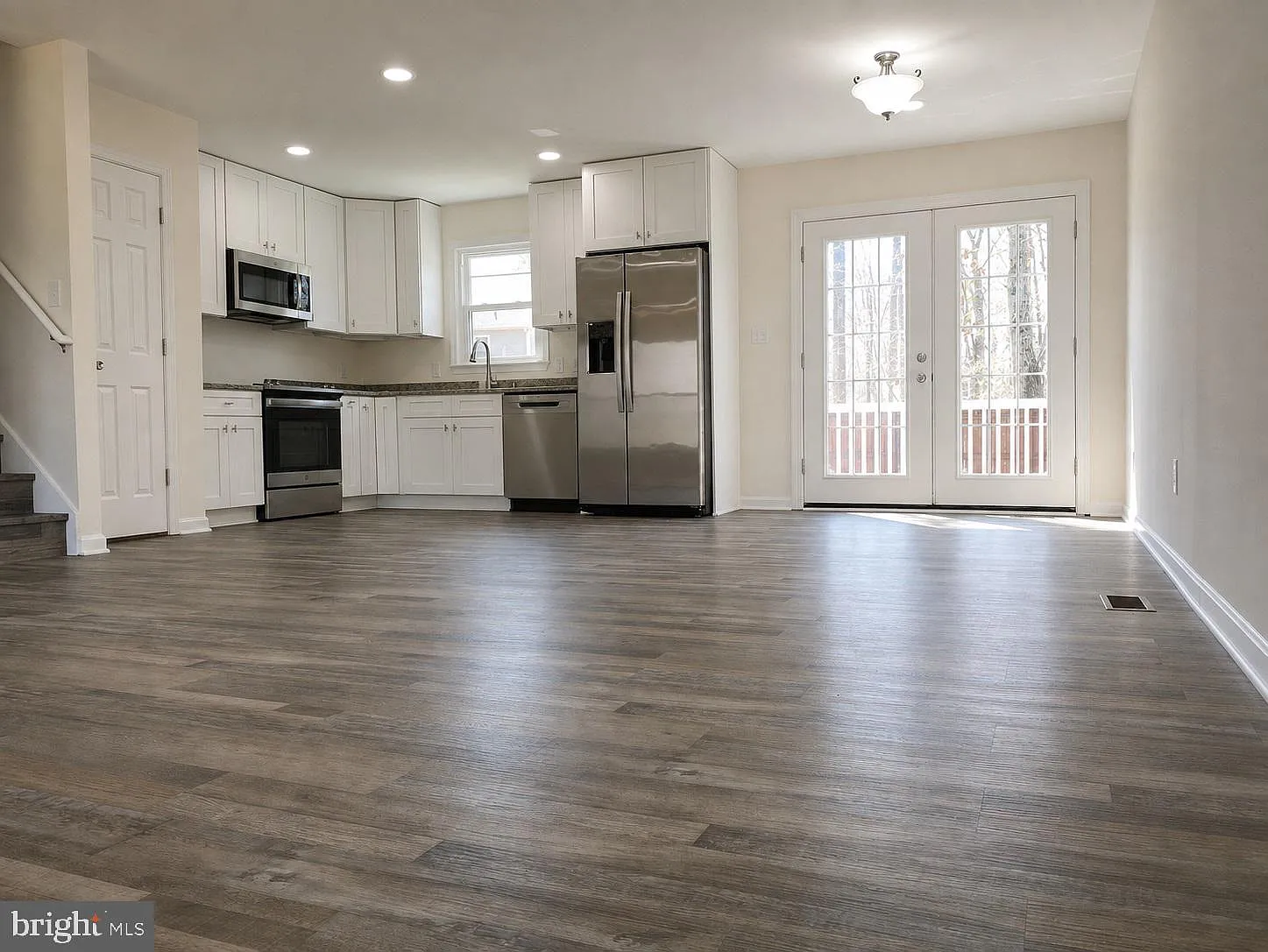 4 bed, 3.0 bath, 1816 sqft, $2,595 — Photo 4