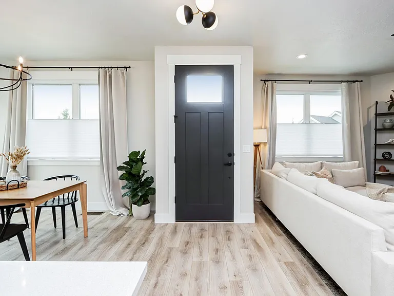 2032 E Presidential Dr — Photo 4