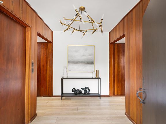 4th image of 400 NW Miller Rd