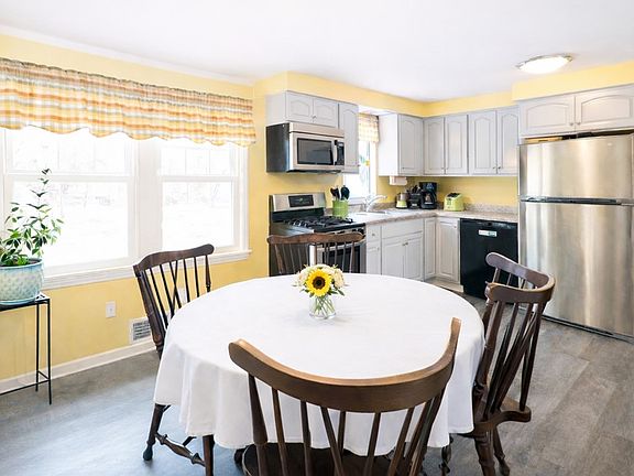 3rd image of 37 Penhurst Rd