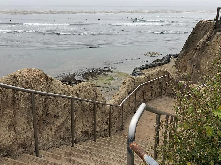 E Cliff Dr — Photo 1