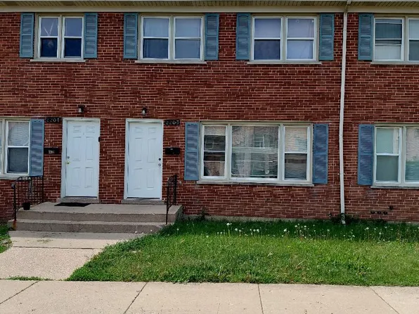 2203 Williamsburg Dr, Waukegan, IL 60085