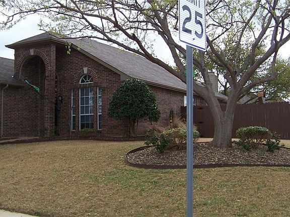 2nd image of 2220 Swallow Ln