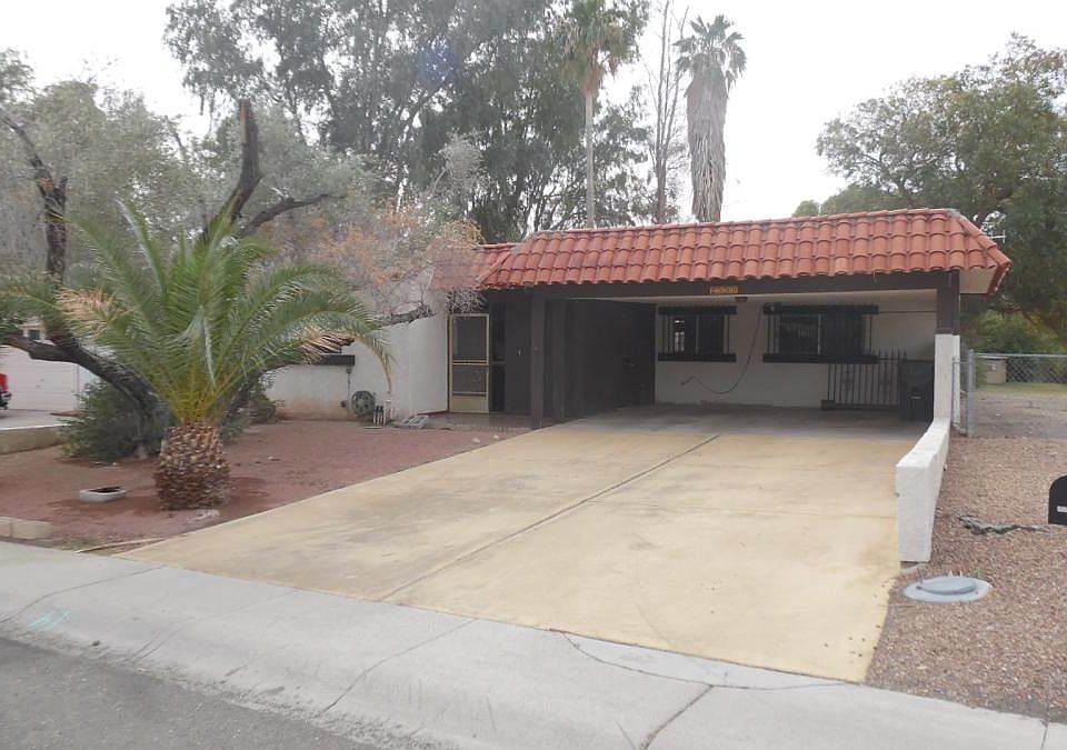 1st image of 2599 Country Club Dr