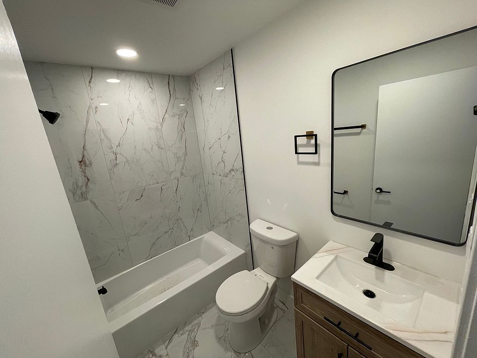 1st image of 916 Clinton St #301