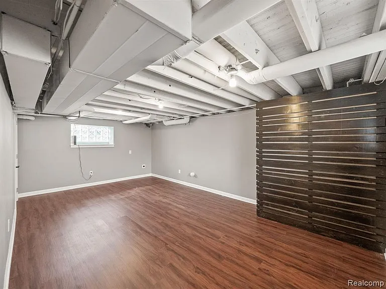 342 E Frank St — Photo 20