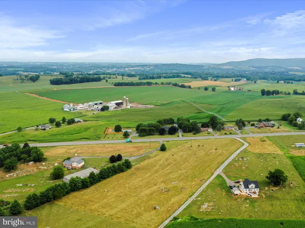 14512 Round House Farm Ln, Smithsburg, MD 21783