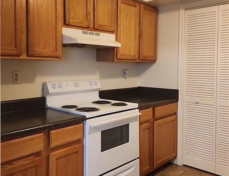 6045 Bradford Dr #B — Photo 11