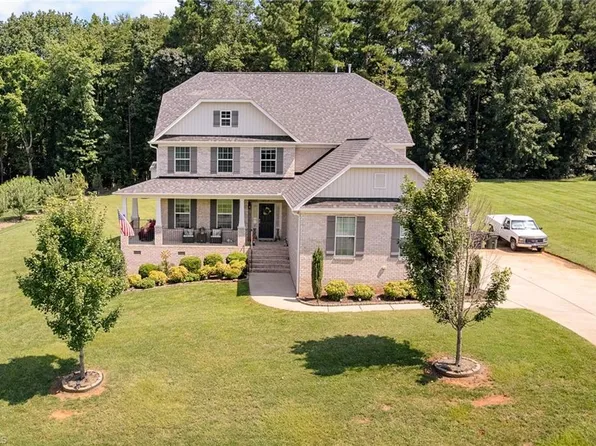 6908 River Gate Ct, Oak Ridge, NC 27310