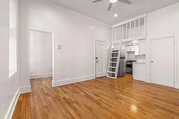 Rented by REAL New York | media 3