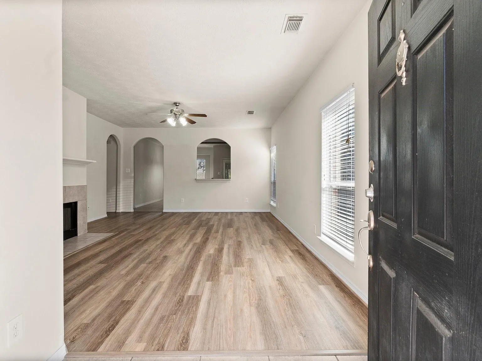 4 bed, 2.0 bath, 1644 sqft, $1,900 — Photo 4