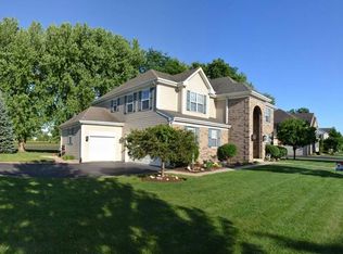 1413 Blume Dr, Elgin, IL 60124