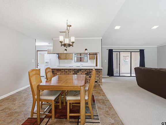 3rd image of 546 Woodside Dr