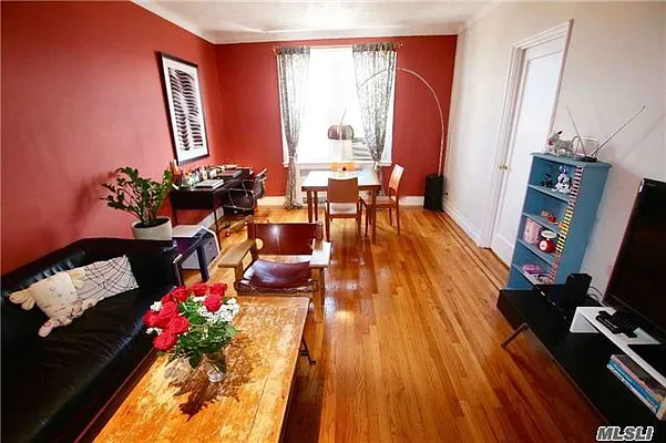Sold by Remax City Square | media 20