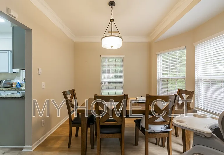 10029 Dauphine Dr — Photo 6