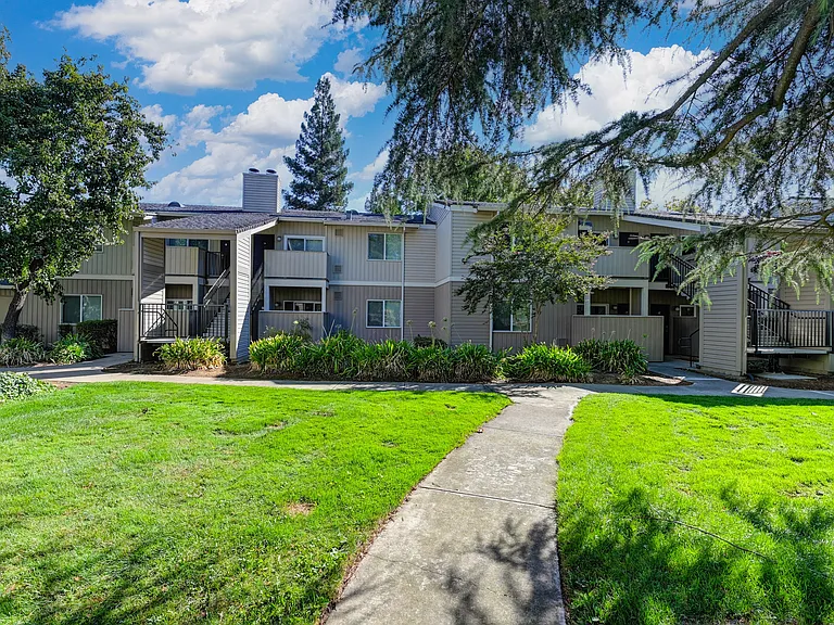 Monte Bello Apartments — Photo 16
