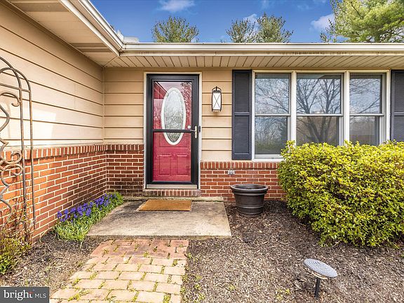 4th image of 3721 Blueberry Dr
