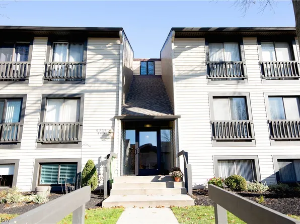6330 Greenwood Pkwy APT 404, Northfield, OH 44067