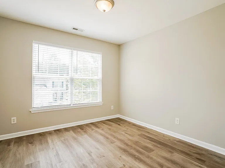 2826 Filbert St — Photo 13